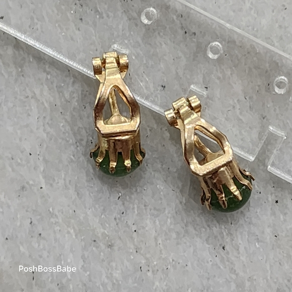 Vintage Patent 2399111 Green Stone Clip-On Earrings | Gold Tone Setting - Picture 8 of 8